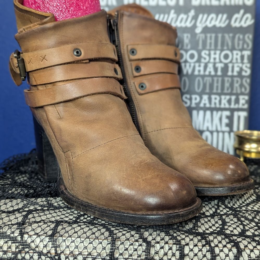 Freebird Blaze Nubuck Leather Ankle Boots Women’s 9 Zip Booties Distressed